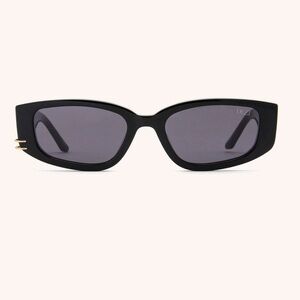 DEZI CUFFED SUNGLASSES BLACK / MIDNIGHT SMOKE